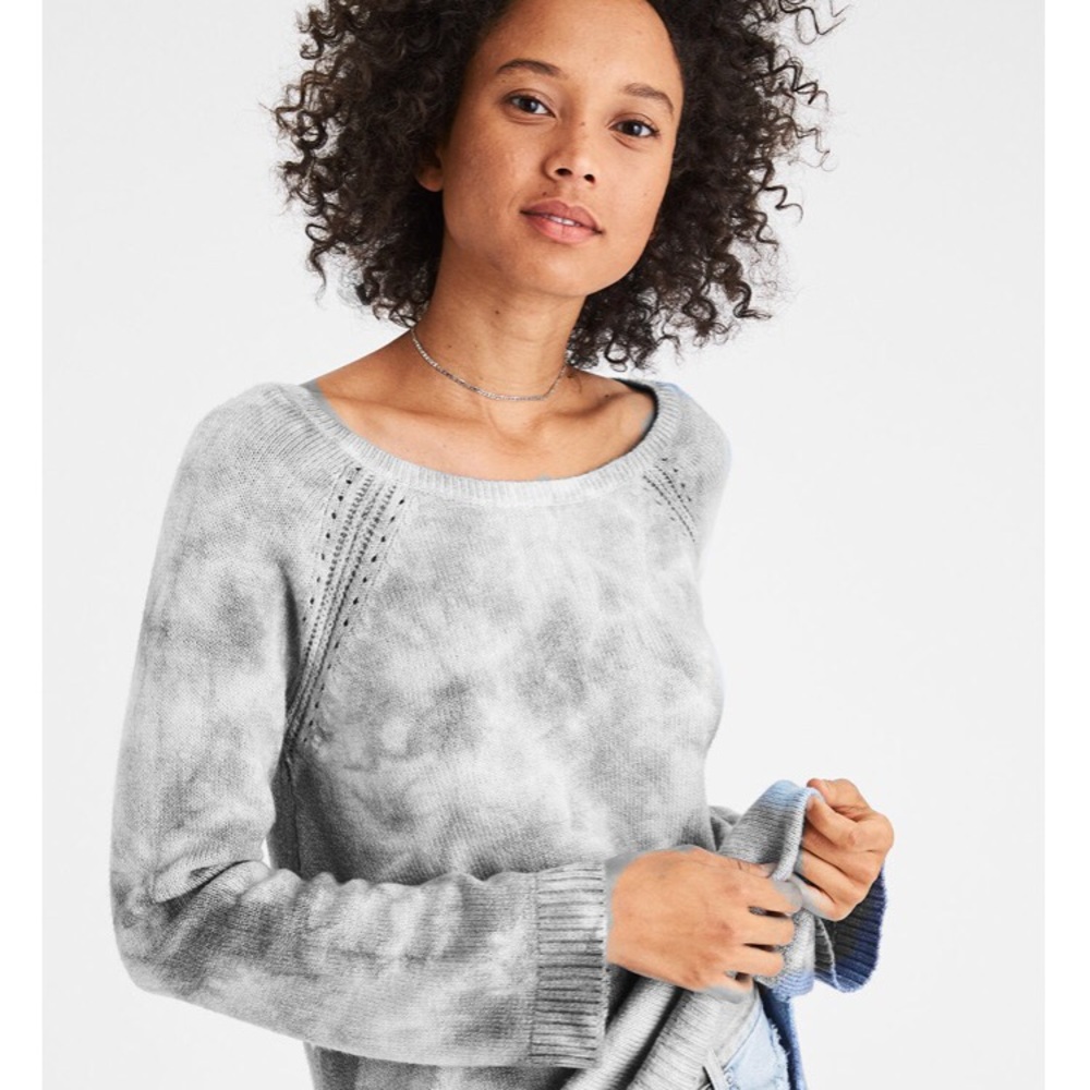 AMERICAN EAGLE black and white tie dye sweater